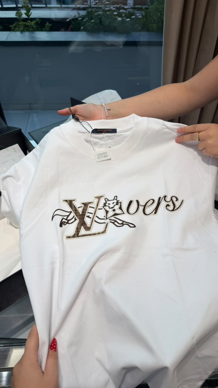 T-shirt photo 2