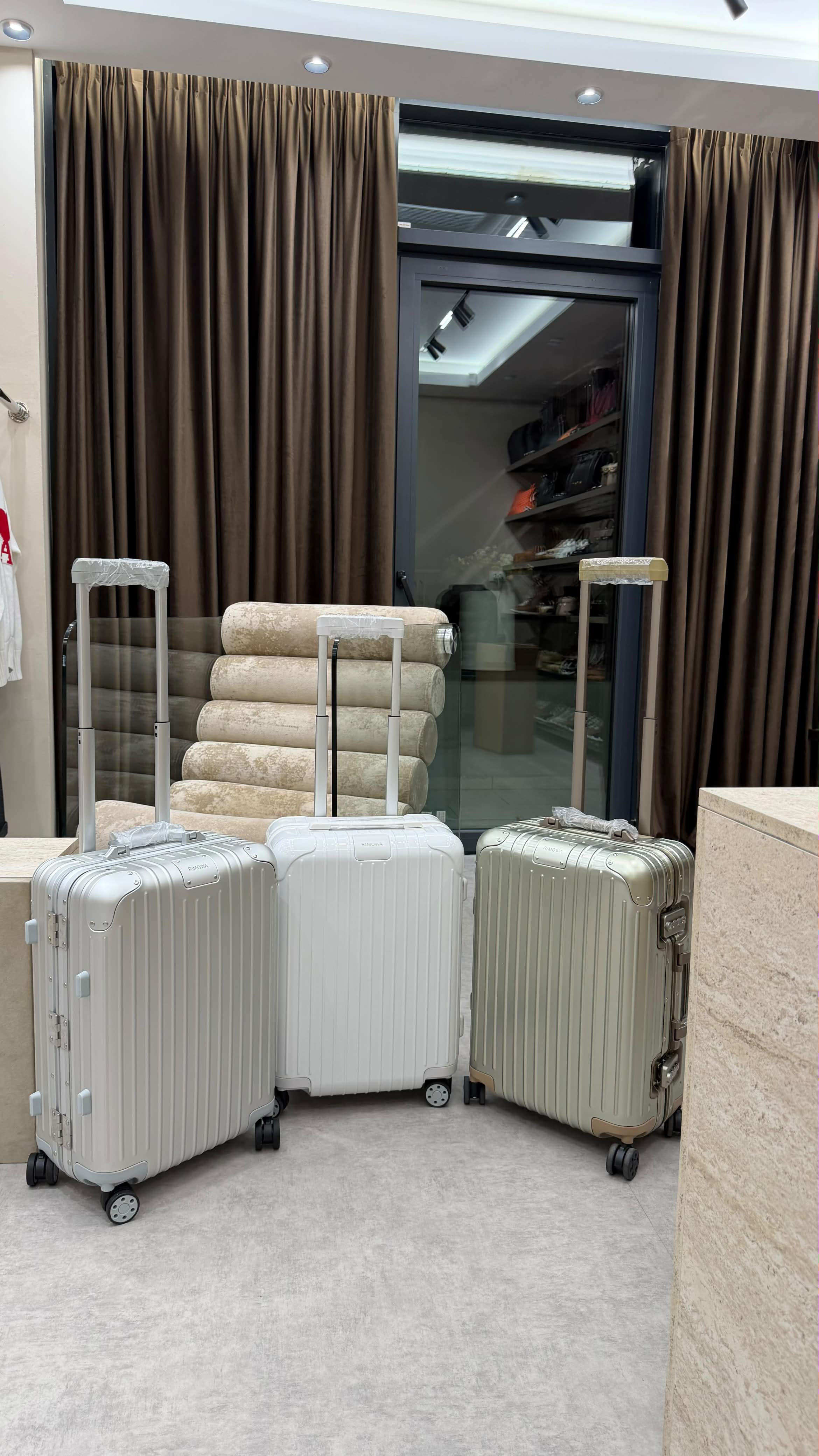 Rimowa Cabin Suitcase photo 2